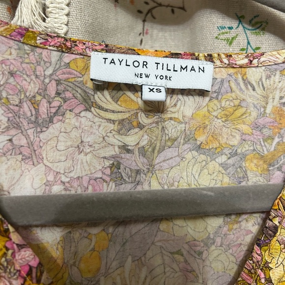 Taylor Tillman New York Floral V-neck Blouse Size XS - Picture 2 of 6